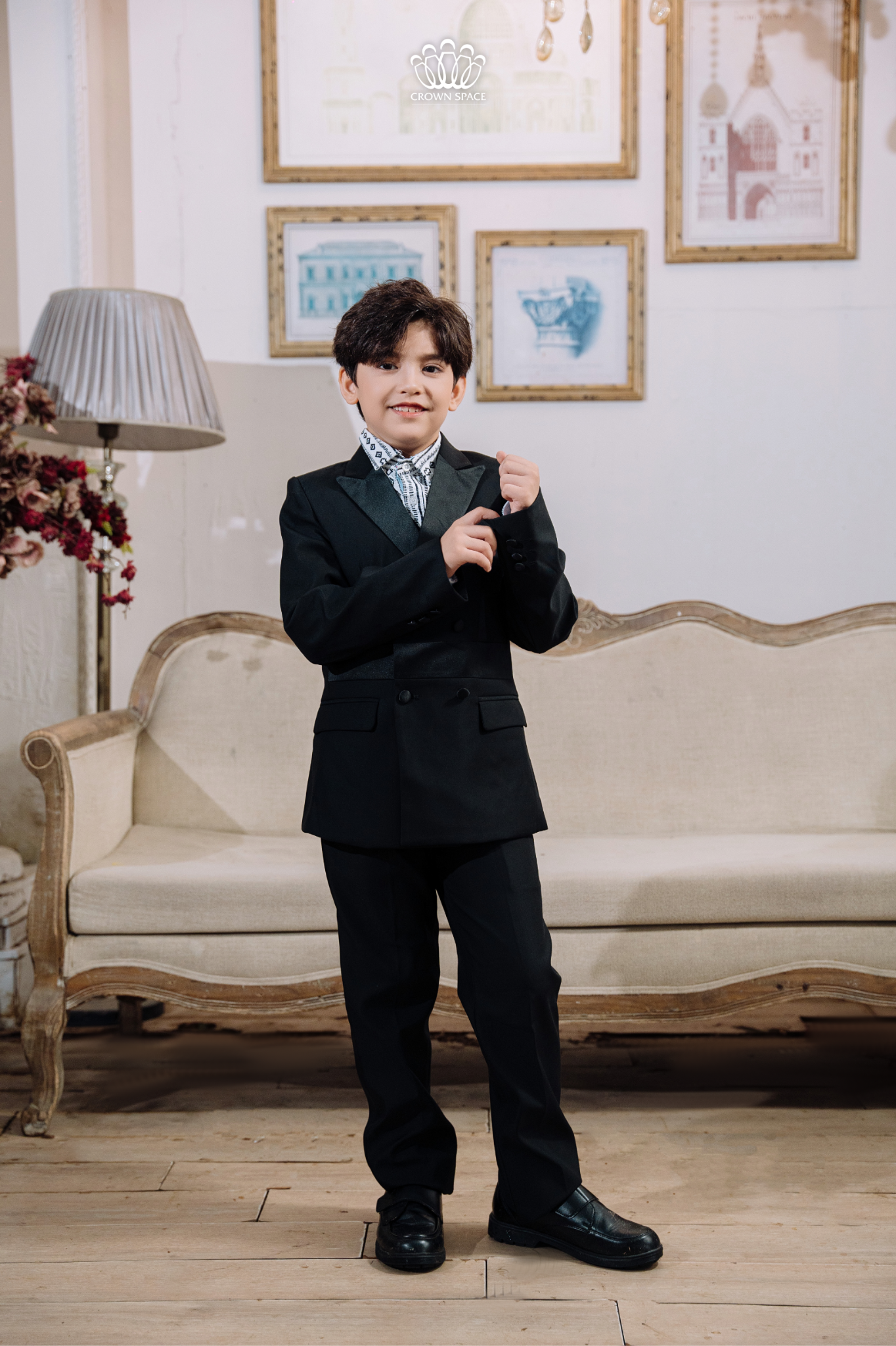  Bộ Vest Bé Trai Đen Gồm Áo Vest, Áo Gile, Quần Âu Phong Cách Hoàng Gia Crown Space CKBL6951403 