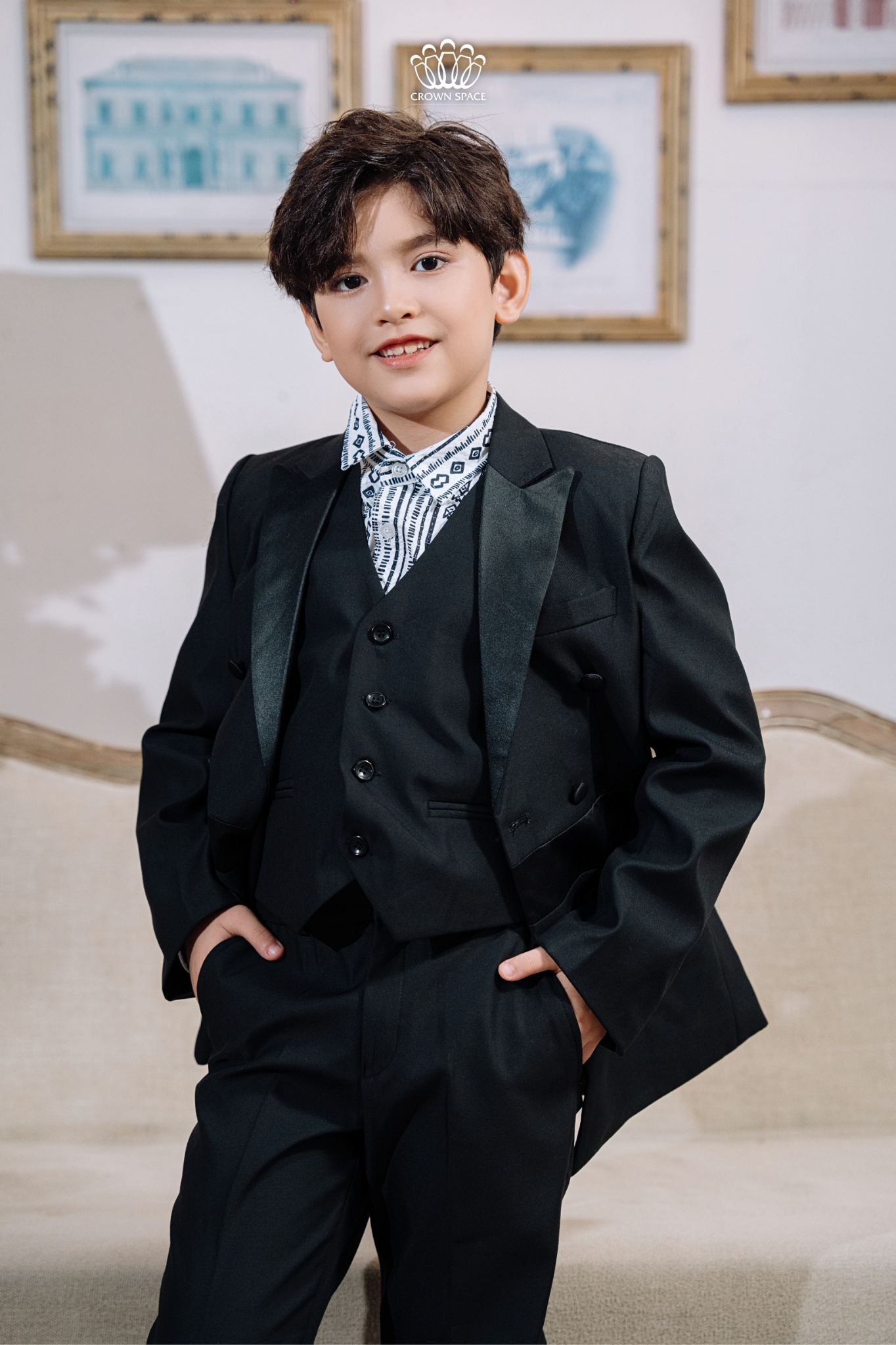  Bộ Vest Bé Trai Đen Gồm Áo Vest, Áo Gile, Quần Âu Phong Cách Hoàng Gia Crown Space CKBL6951403 