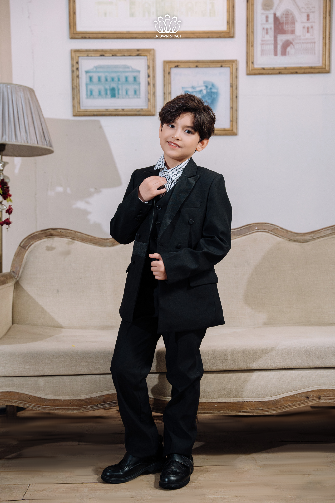  Bộ Vest Bé Trai Đen Gồm Áo Vest, Áo Gile, Quần Âu Phong Cách Hoàng Gia Crown Space CKBL6951403 
