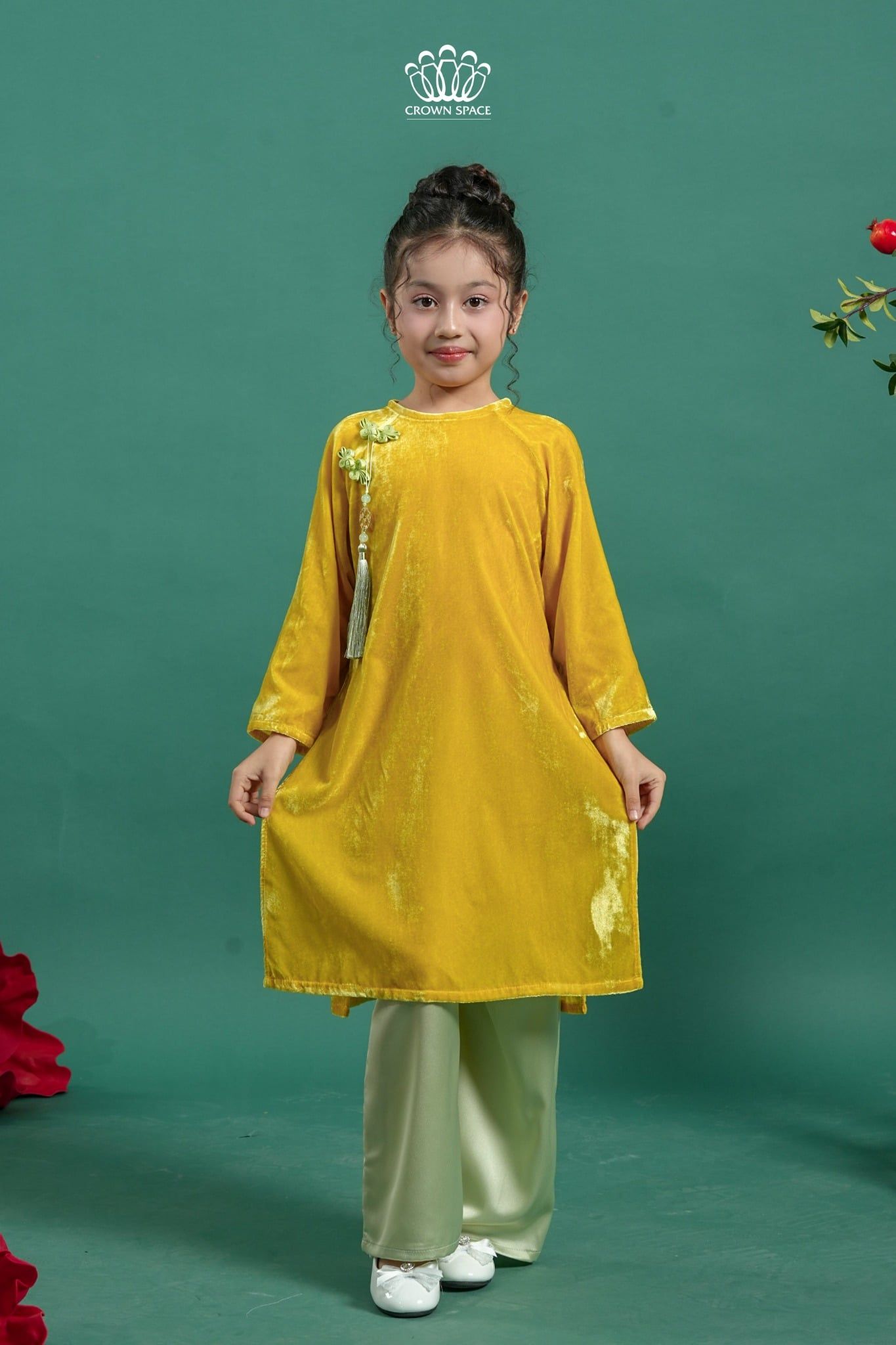  Áo Dài Bé Gái Nhung Phúc Lành Vàng Hổ Phách Đính Khánh Ngọc Phú Quý | Crown Space CKGL9961805 