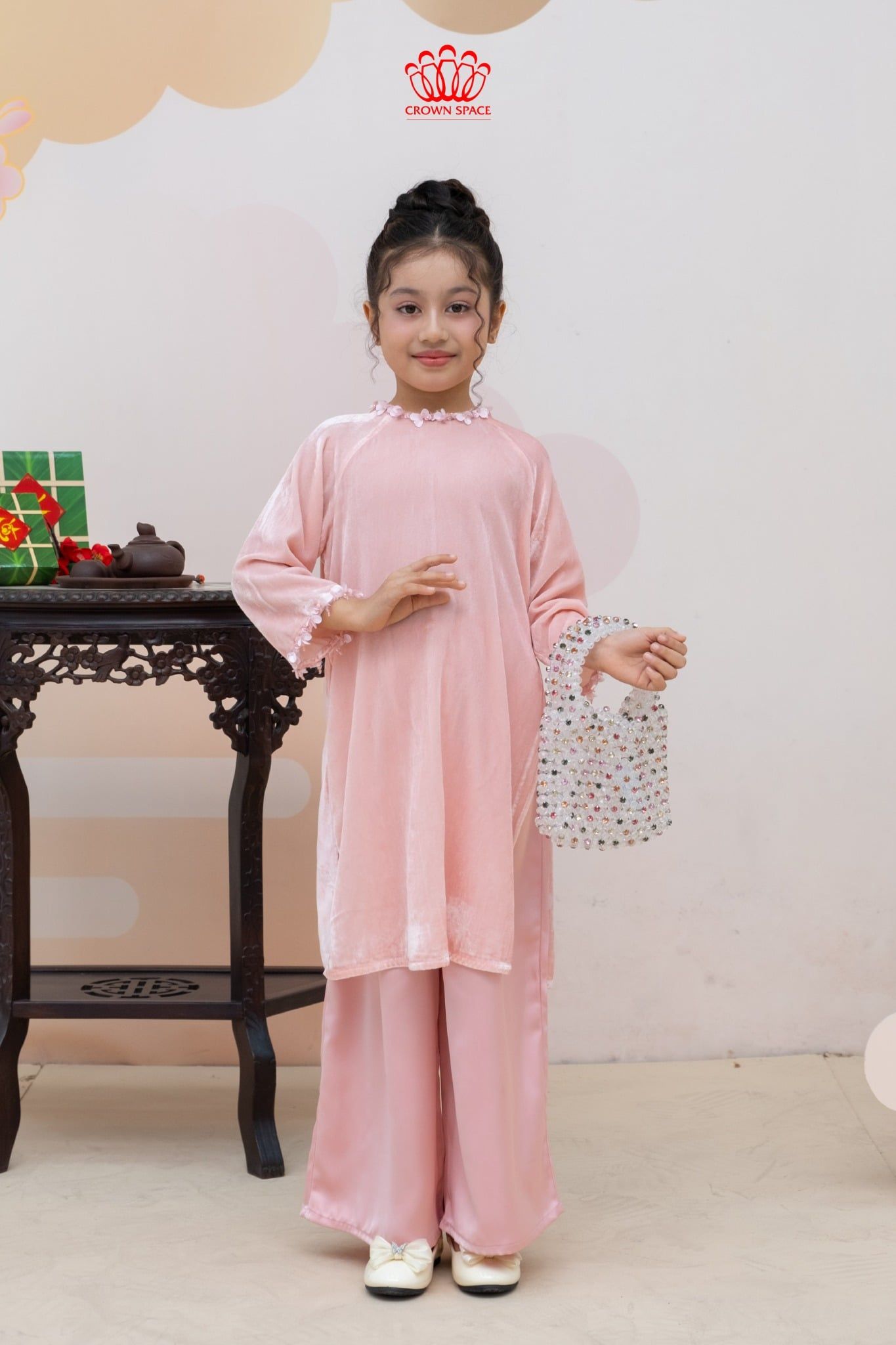  Áo Dài Bé Gái Nhung Phúc Lành Cổ Hoa Tinh Tế | Crown Space CKGL9961804 