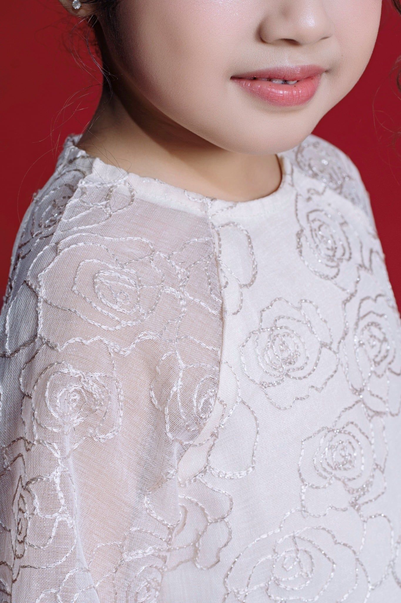  Áo Dài Tơ Bé Gái Màu Kem Tinh Tế, Hiện Đại, Thanh Lịch | Crown Space CKGL9942101/CKGL9942102 