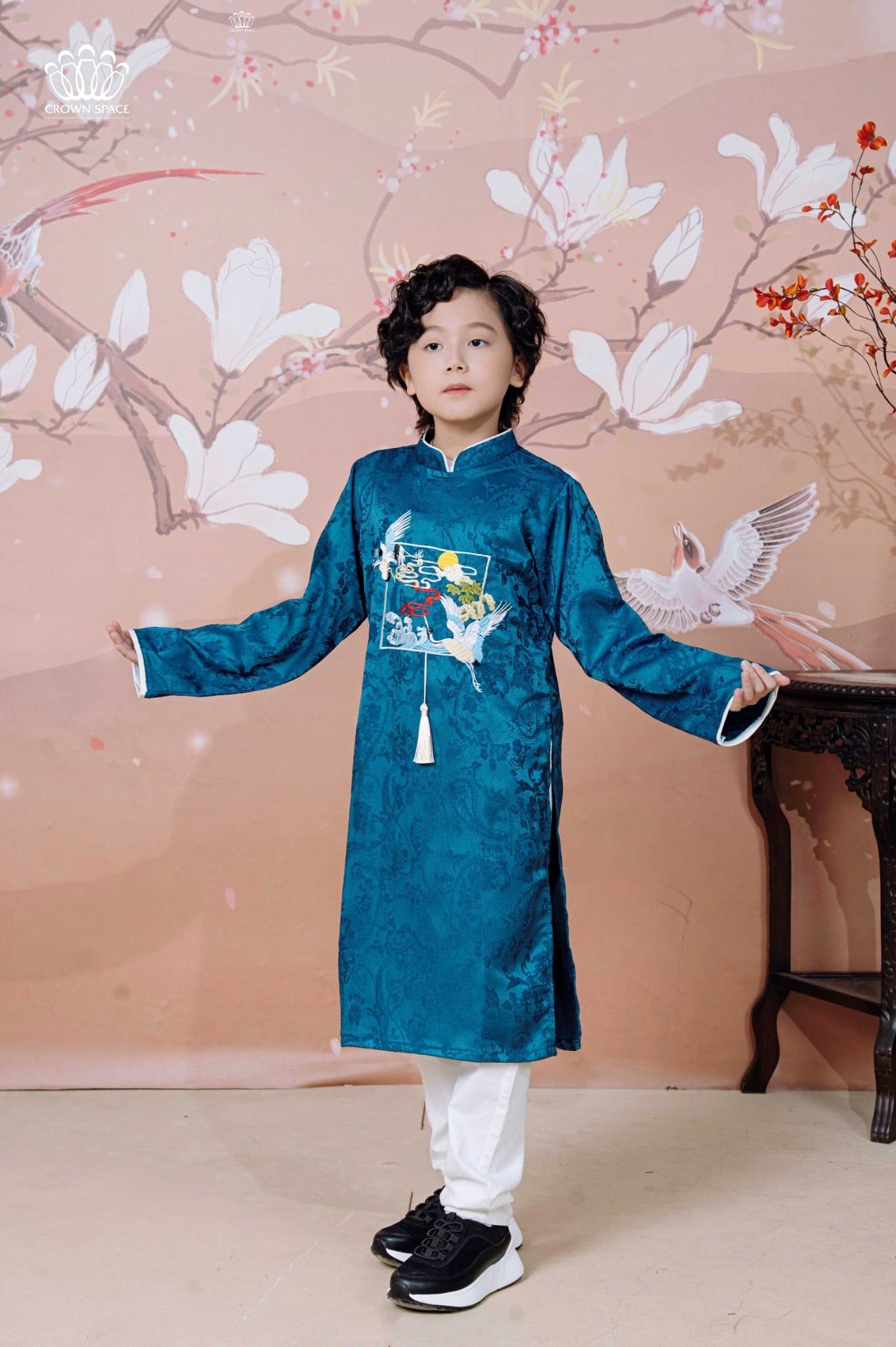  Áo Dài Cách Tân Bé Trai Vải Gấm Thêu Hạc Phú Quý | Crown Space CKBL9942001 