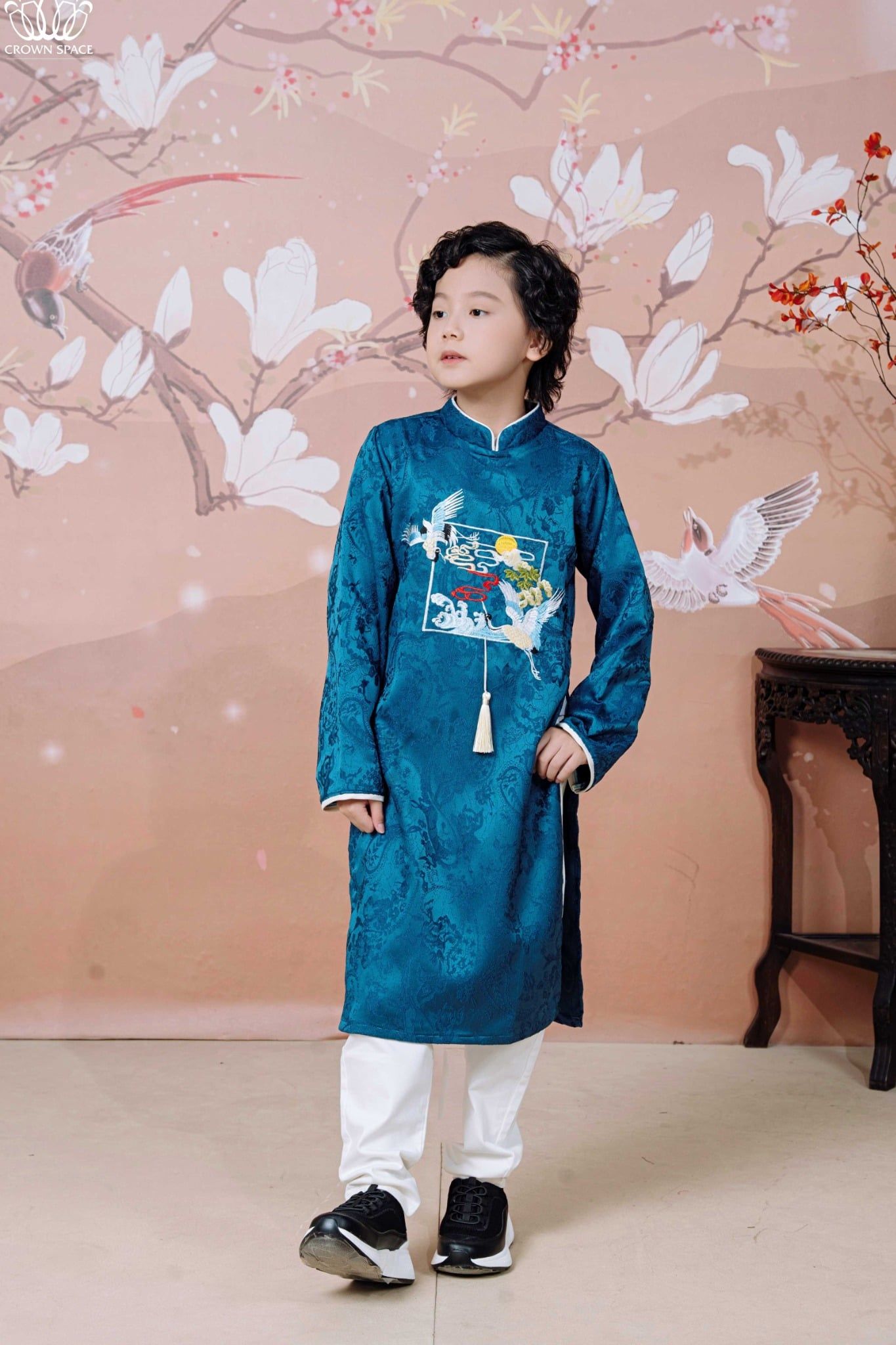  Áo Dài Cách Tân Bé Trai Vải Gấm Thêu Hạc Phú Quý | Crown Space CKBL9942001 