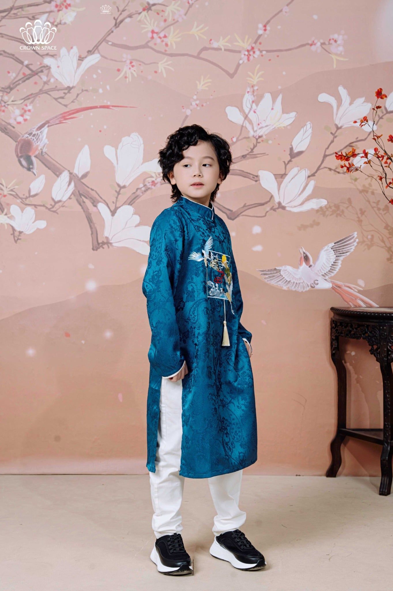  Áo Dài Cách Tân Bé Trai Vải Gấm Thêu Hạc Phú Quý | Crown Space CKBL9942001 
