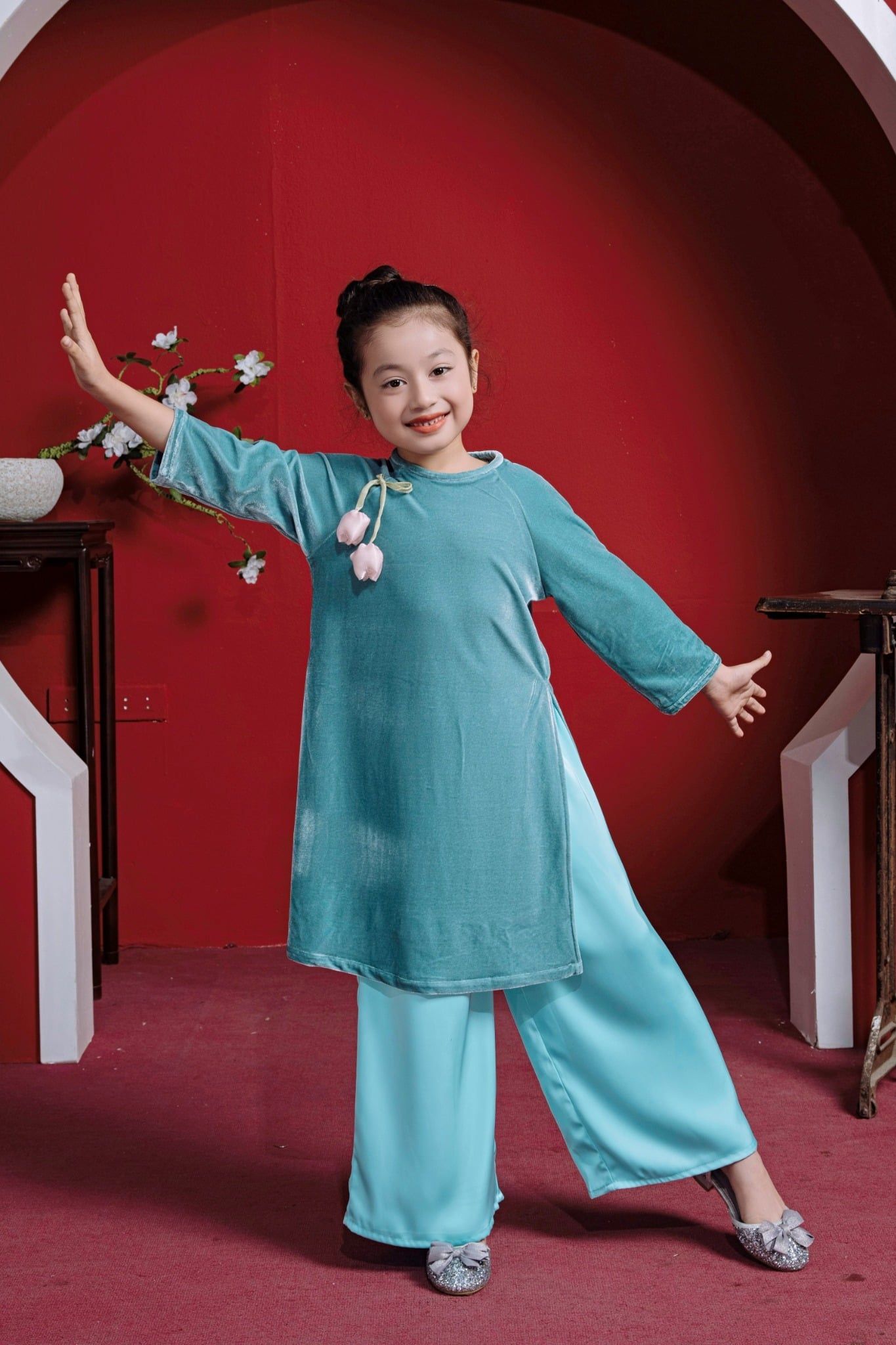  Áo Dài Nhung The Bé Gái Màu Xanh Bình An, Sang Trọng, Dịu Dàng | Crown Space CKGL9942201/CKGL9942202 