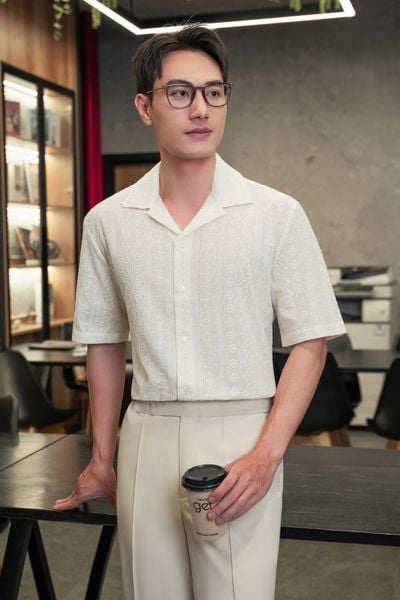 Sơ mi Ngắn Tay CT25 trắng họa tiết dệt kim Adam Store - SNC028