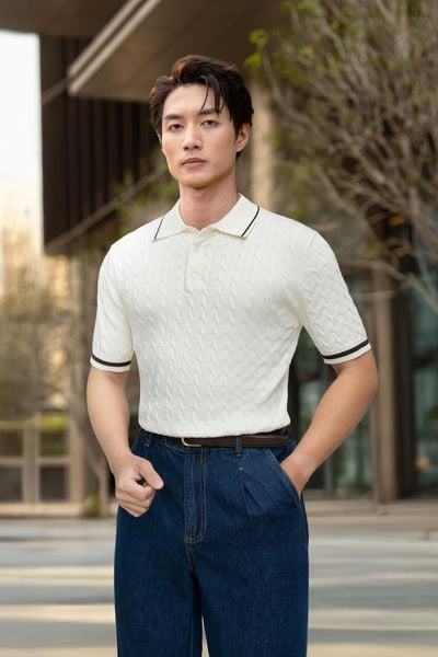 Áo mongtoghi màu trắng, viền đen cổ và tay AP417