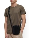  Túi đeo chéo PM Unisex S Portable Bag. Kích thước 20x15,5x6,5cm. Đen chữ nổi 