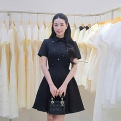TQ4493 ĐẦM ĐEN CỔ SEN ĐÍNH ĐÁ