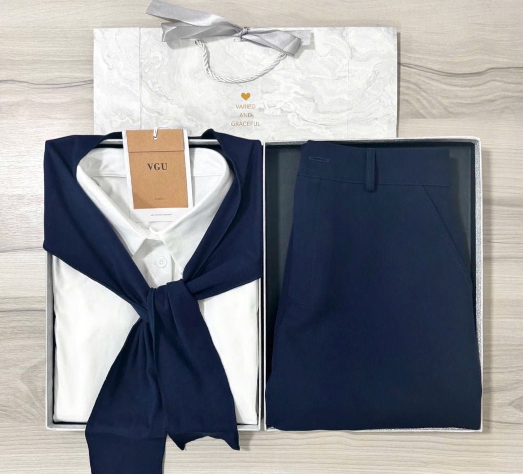 VGU1307 SET ÁO POLO - CHÂN VÁY NGẮN KÈM CHOÀNG