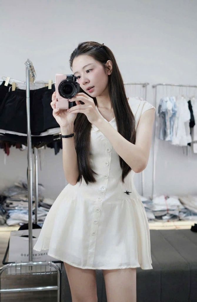 TB8943 ĐẦM NGẮN PHỐI NÚT TRẮNG