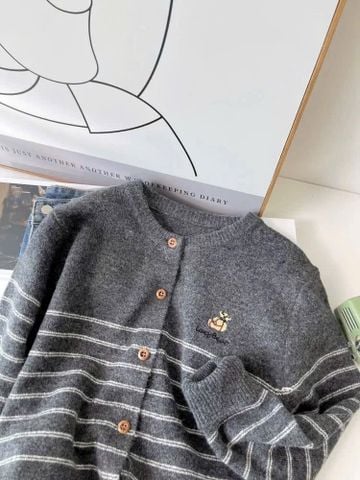 LEN5019 KHOÁC LEN SỌC THÊU GẤU (XÁM) 15199