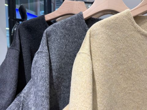 QCC3035 KHOÁC DẠ ÉP NÚT ĐÔI PHỐI TÚI (VÀNG)