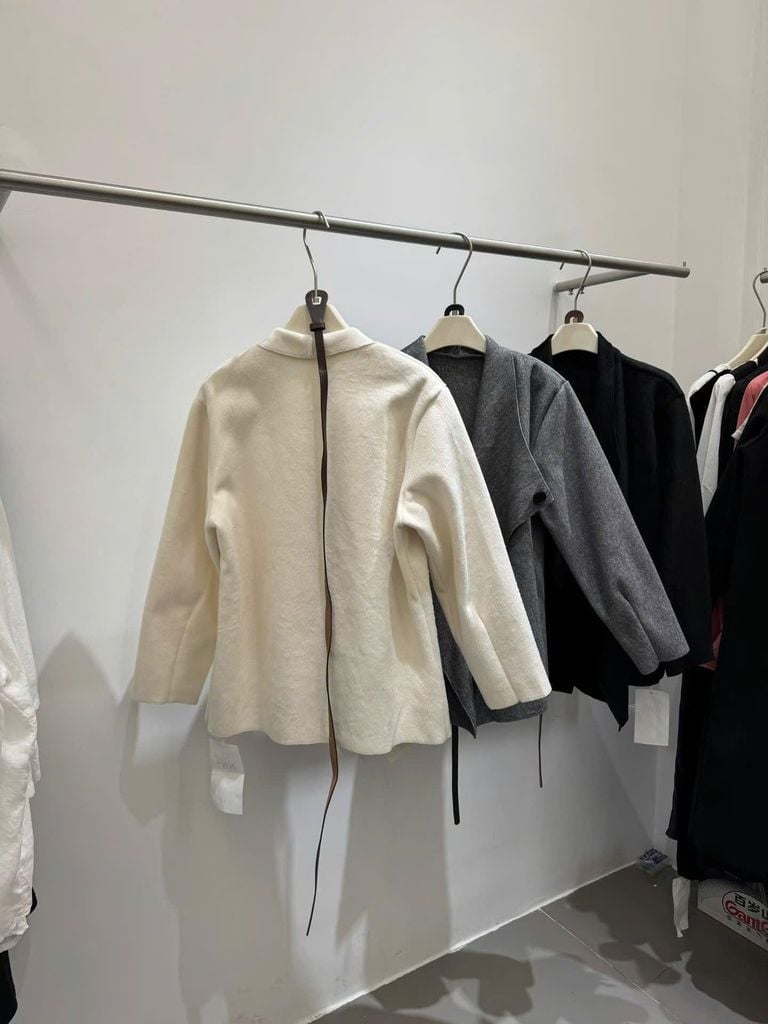 QCC3020 KHOÁC DẠ ÉP LÔNG TAG YSL + ĐAI (ĐEN)