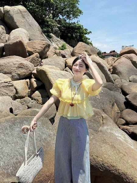 VGU0587 - SET ÁO KIỂU VÀNG + QUẦN DÀI SỌC
