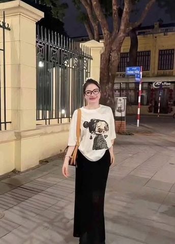 TB8619 - SET ÁO THUN ĐEN- CHÂN VÁY DÀI TRẮNG