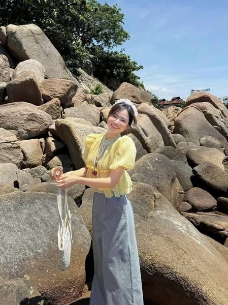 VGU0587 - SET ÁO KIỂU VÀNG + QUẦN DÀI SỌC