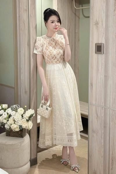 TQ1819 - ĐẦM XÒE REN KEM + TAG HOA