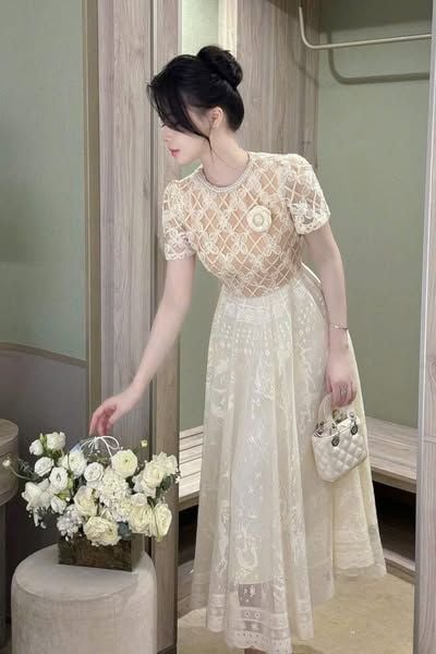 TQ1819 - ĐẦM XÒE REN KEM + TAG HOA