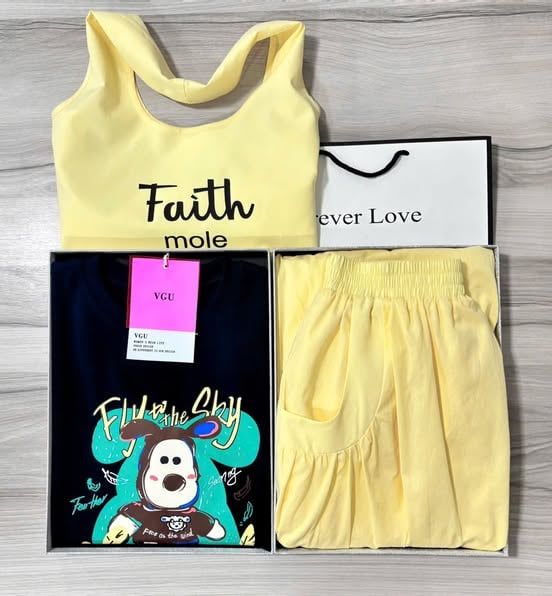 VGU0747 - SET ÁO THUN X.ĐEN IN HÌNH CÚN + C.VÁY BÍ VÀNG KÈM TÚI (3 MÓN)