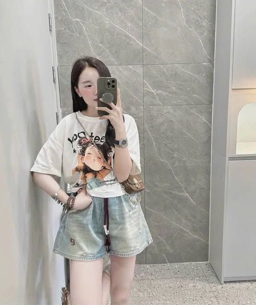 TB8816 - SET ÁO THUN TRẮNG IN BÉ GÁI SWEETDAY + QUẦN SHORT JEAN