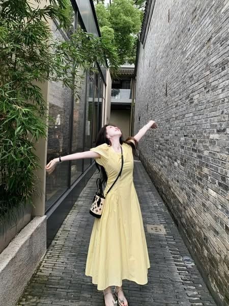 TQ4440 - ĐẦM DÀI ĐÚP LÓT CỔ VUÔNG MÀU VÀNG