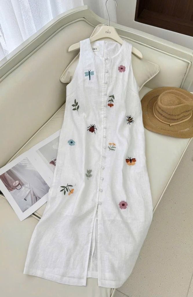 KS1039 - ĐẦM DÀI SÁT NÁCH LINEN THÊU TRẮNG