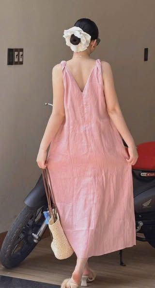 VGU0834 - ĐẦM SUÔNG DÀI XOẮN VAI THÊU HOA