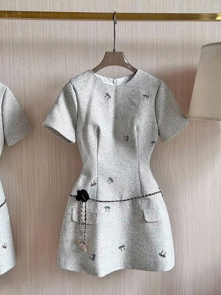 KS1067 - ĐẦM NGẮN THÊU NƠ (KÈM DÂY CỘT)
