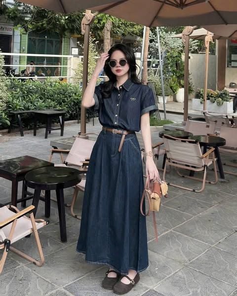 TB8806 - SET JEAN ÁO LOGO THÊU NƠ + CHÂN VÁY DÀI CAO CẤP  ( KÈM NỊT)