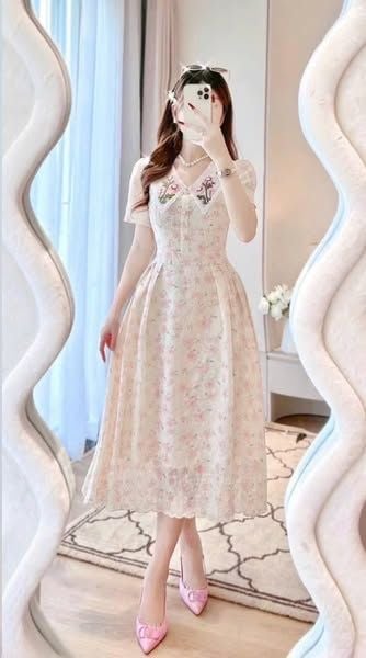 VGU0888 - ĐẦM DÀI HOA NHÍ PHỐI CỔ THÊU
