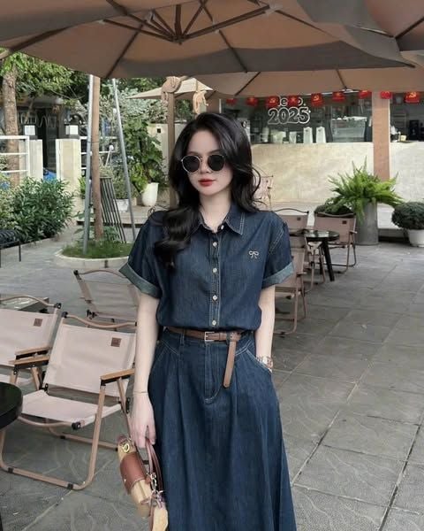 TB8806 - SET JEAN ÁO LOGO THÊU NƠ + CHÂN VÁY DÀI CAO CẤP  ( KÈM NỊT)