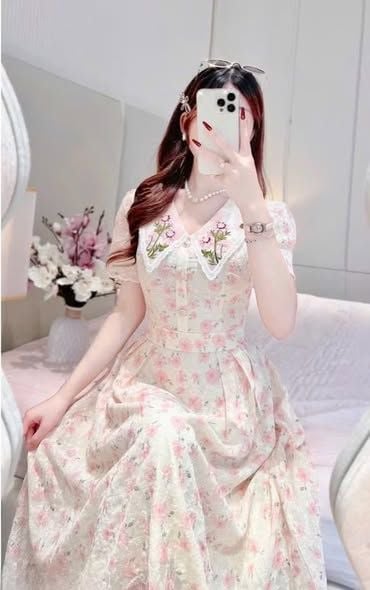 VGU0888 - ĐẦM DÀI HOA NHÍ PHỐI CỔ THÊU