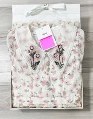 VGU0888 - ĐẦM DÀI HOA NHÍ PHỐI CỔ THÊU
