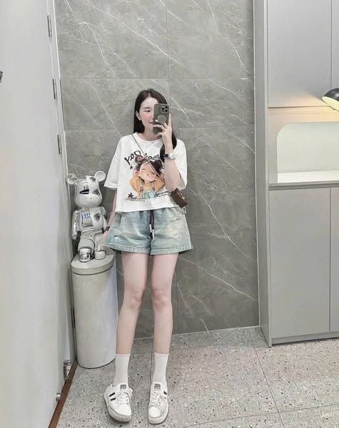 TB8816 - SET ÁO THUN TRẮNG IN BÉ GÁI SWEETDAY + QUẦN SHORT JEAN