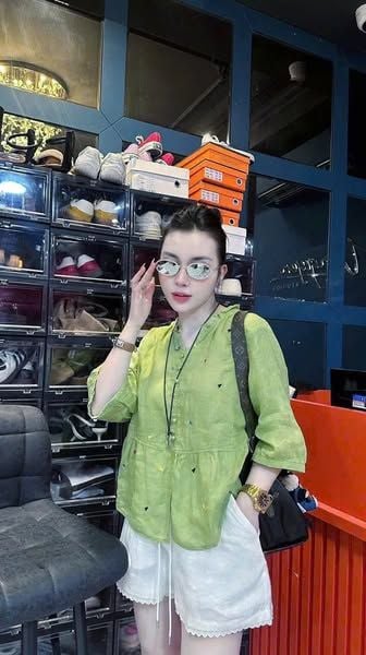 KS1091 - SET ÁO TAY LỞ CỔ V XANH LÁ + QUẦN SHORT TRẮNG
