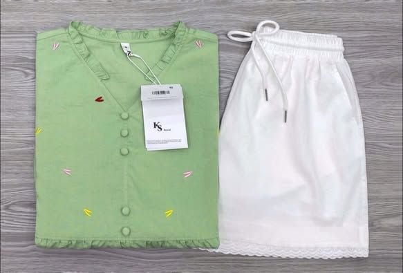 KS1091 - SET ÁO TAY LỞ CỔ V XANH LÁ + QUẦN SHORT TRẮNG