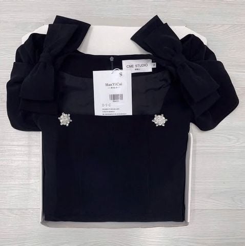 TQ4479 - ĐẦM CỔ VUÔNG ĐEN PHỐI NƠ VAI (KÈM TAG)
