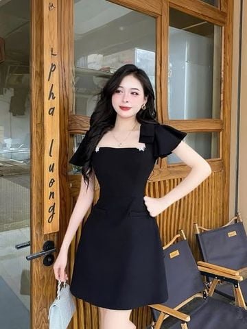 TQ4479 - ĐẦM CỔ VUÔNG ĐEN PHỐI NƠ VAI (KÈM TAG)