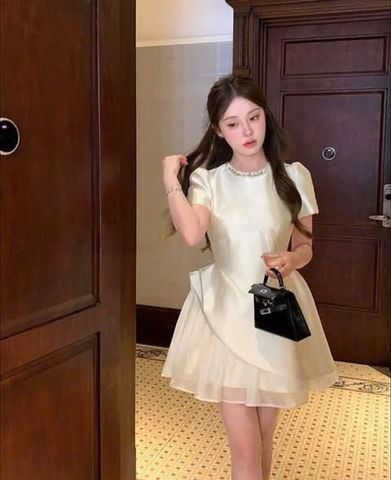 KS1126 - ĐẦM XÒE NGẮN CỔ ĐÍNH ĐÁ (KEM)