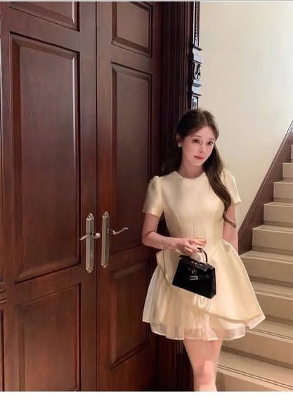KS1126 - ĐẦM XÒE NGẮN CỔ ĐÍNH ĐÁ (KEM)