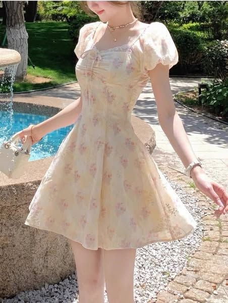 TQ4487 - ĐẦM NGẮN THÊU HOA NHÍ PHỐI NƠ (KEM)