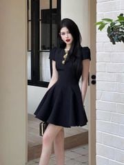 KS1124 - ĐẦM NGẮN ĐEN (KÈM TAG HOA NHỎ)
