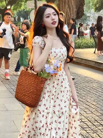 TQ4500 - ĐẦM DÀI CHERRY CỔ VUÔNG (KEM)