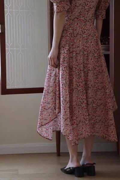 VGU1044 - ĐẦM DÀI SUÔNG HOA NHÍ PHỐI NÚT
