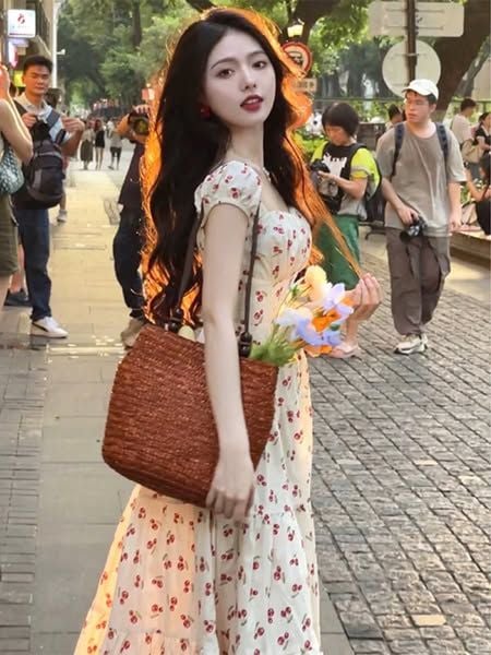 TQ4500 - ĐẦM DÀI CHERRY CỔ VUÔNG (KEM)