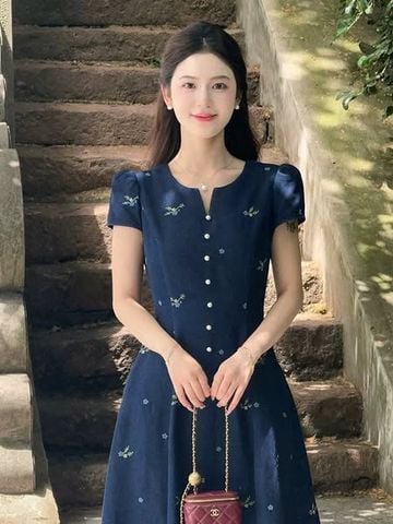 VGU1105 - ĐẦM DÀI HOA NHÍ PHỐI CHẤM BI TRƯỚC (XANH ĐEN)