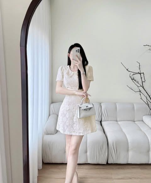 TQ4509 - ĐẦM REN NGẮN CỔ SEN (KEM)