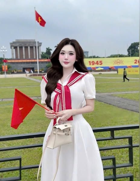 VGU1063 SET SƠMI CHÂN VÁY DÀI TRẮNG (KÈM CHOÀNG)